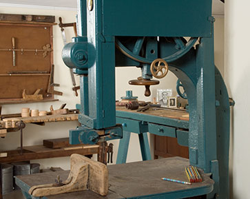 κατάστημα Γλυφάδας μουσείο τεχνολογίας ξύλου - κορδέλα