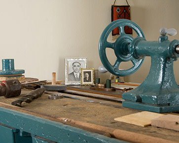 κατάστημα Γλυφάδας wood technology museum - τόρνος